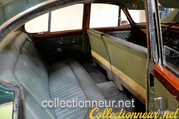 Daimler 250 Salon
