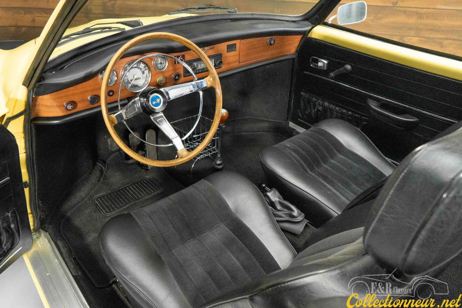 VOLKSWAGEN Karmann Ghia 1971