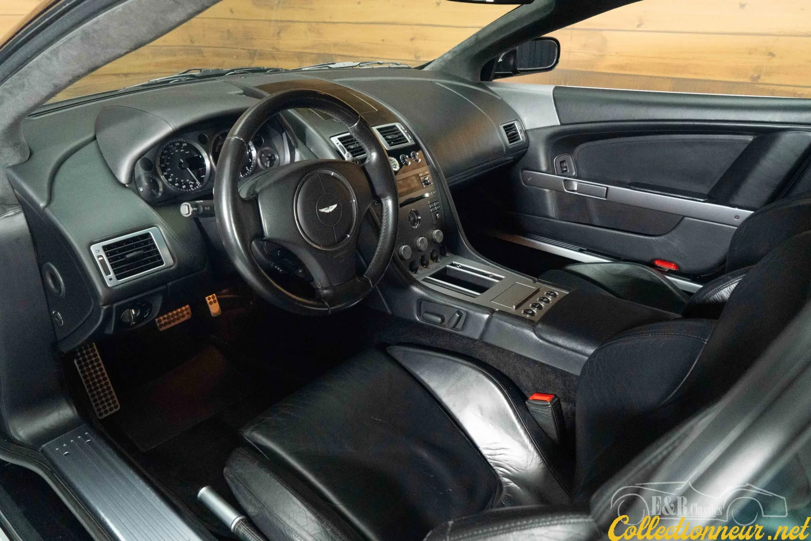 ASTON MARTIN DB9 2005
