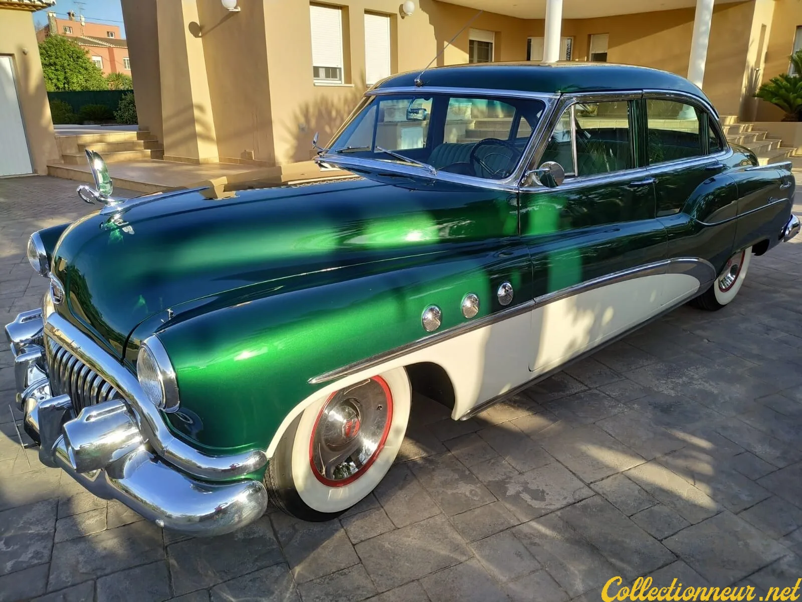 BUICK SUPER RIVIERA SEDAN 1952