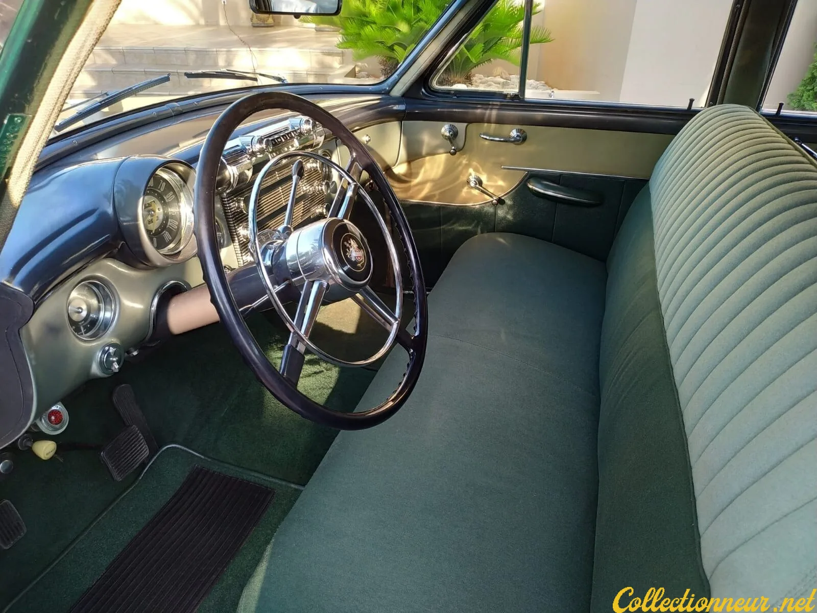 BUICK SUPER RIVIERA SEDAN 1952