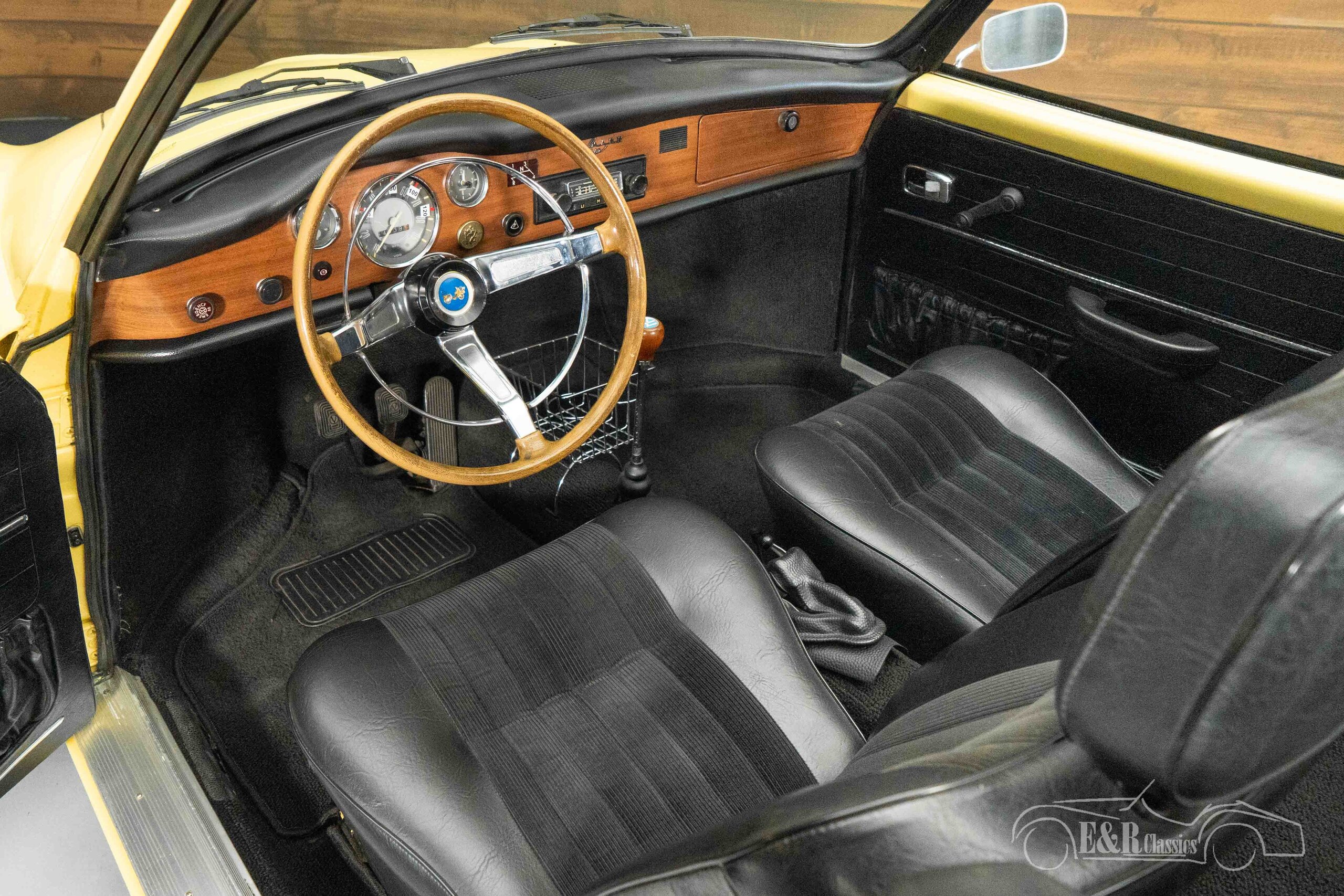 VOLKSWAGEN Karmann Ghia 1971