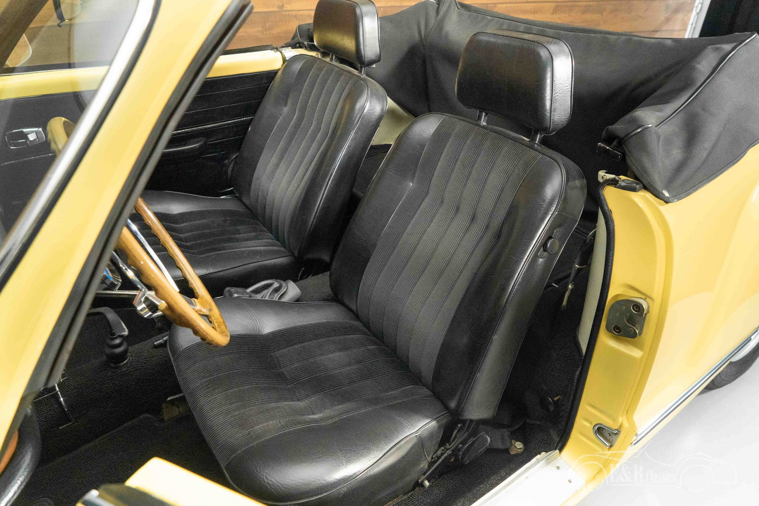 VOLKSWAGEN Karmann Ghia 1971