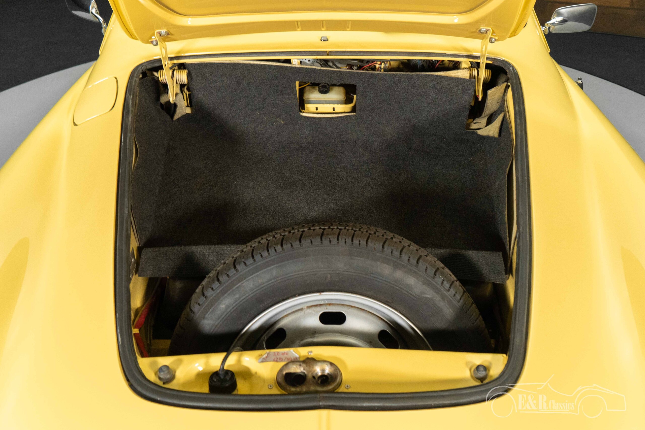 VOLKSWAGEN Karmann Ghia 1971