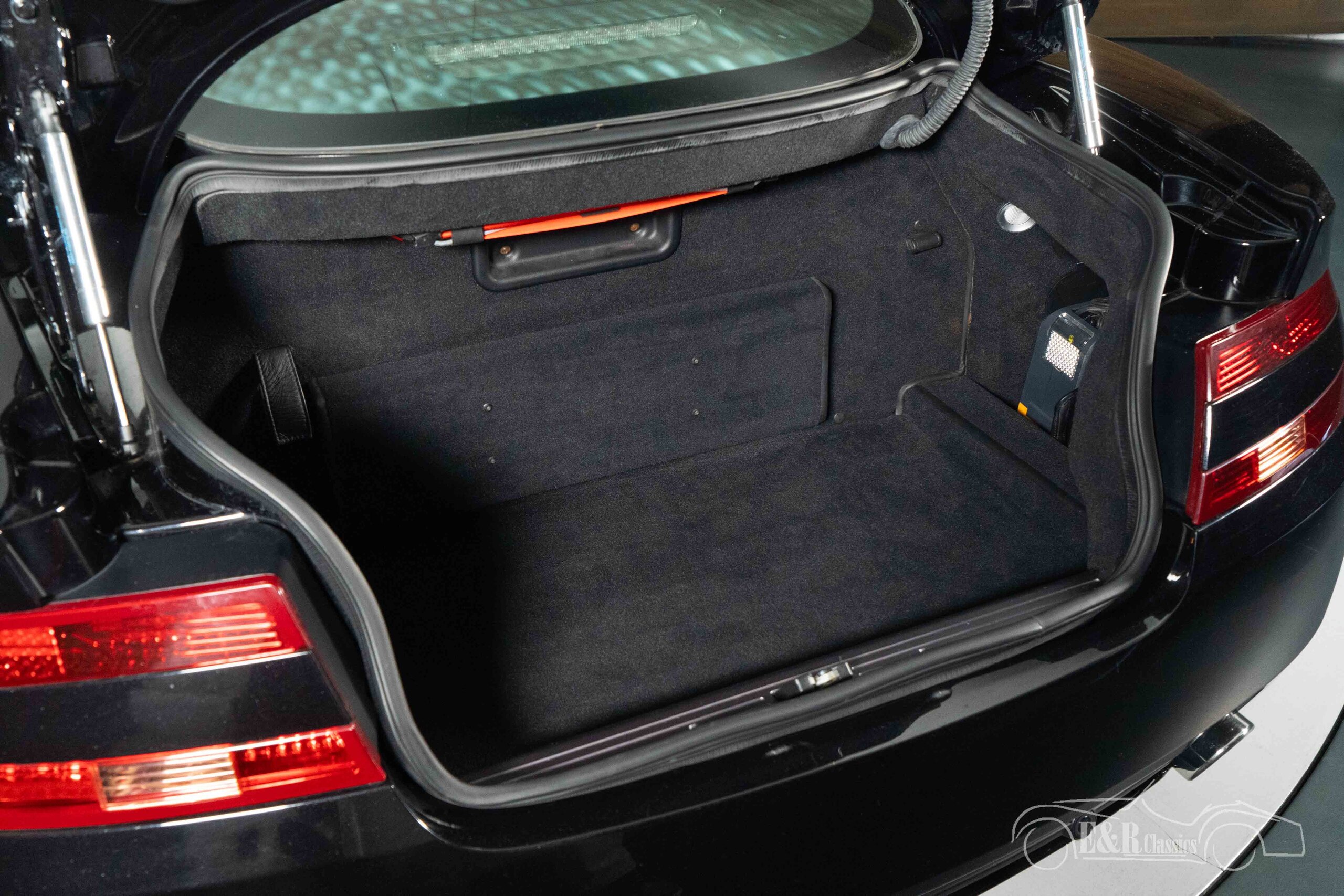ASTON MARTIN DB9 2005