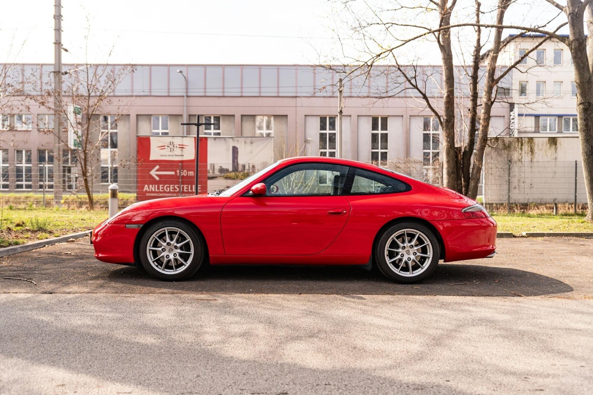 PORSCHE 911 2002