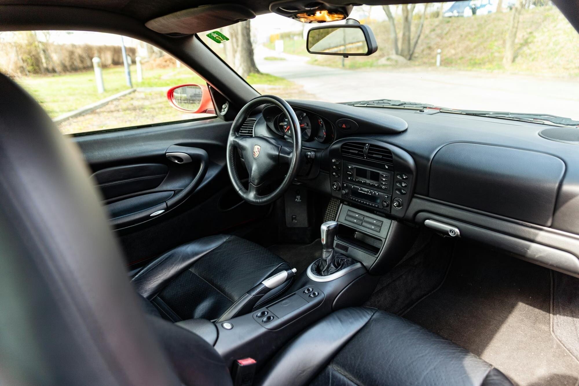 PORSCHE 911 2002