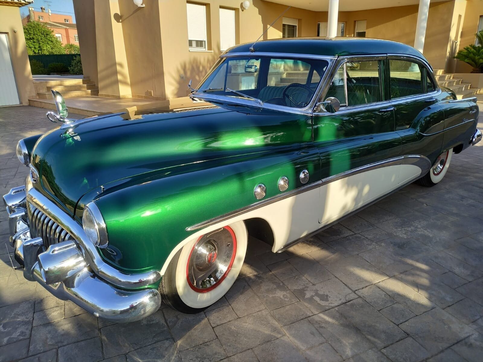 BUICK SUPER RIVIERA SEDAN 1952