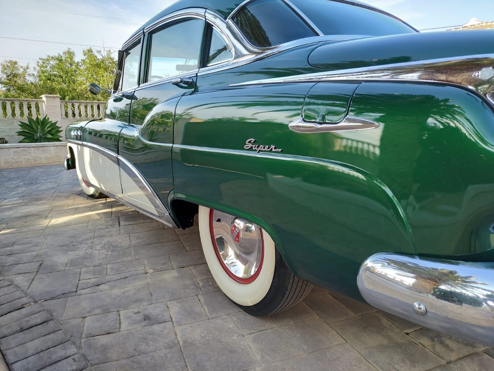 BUICK SUPER RIVIERA SEDAN 1952