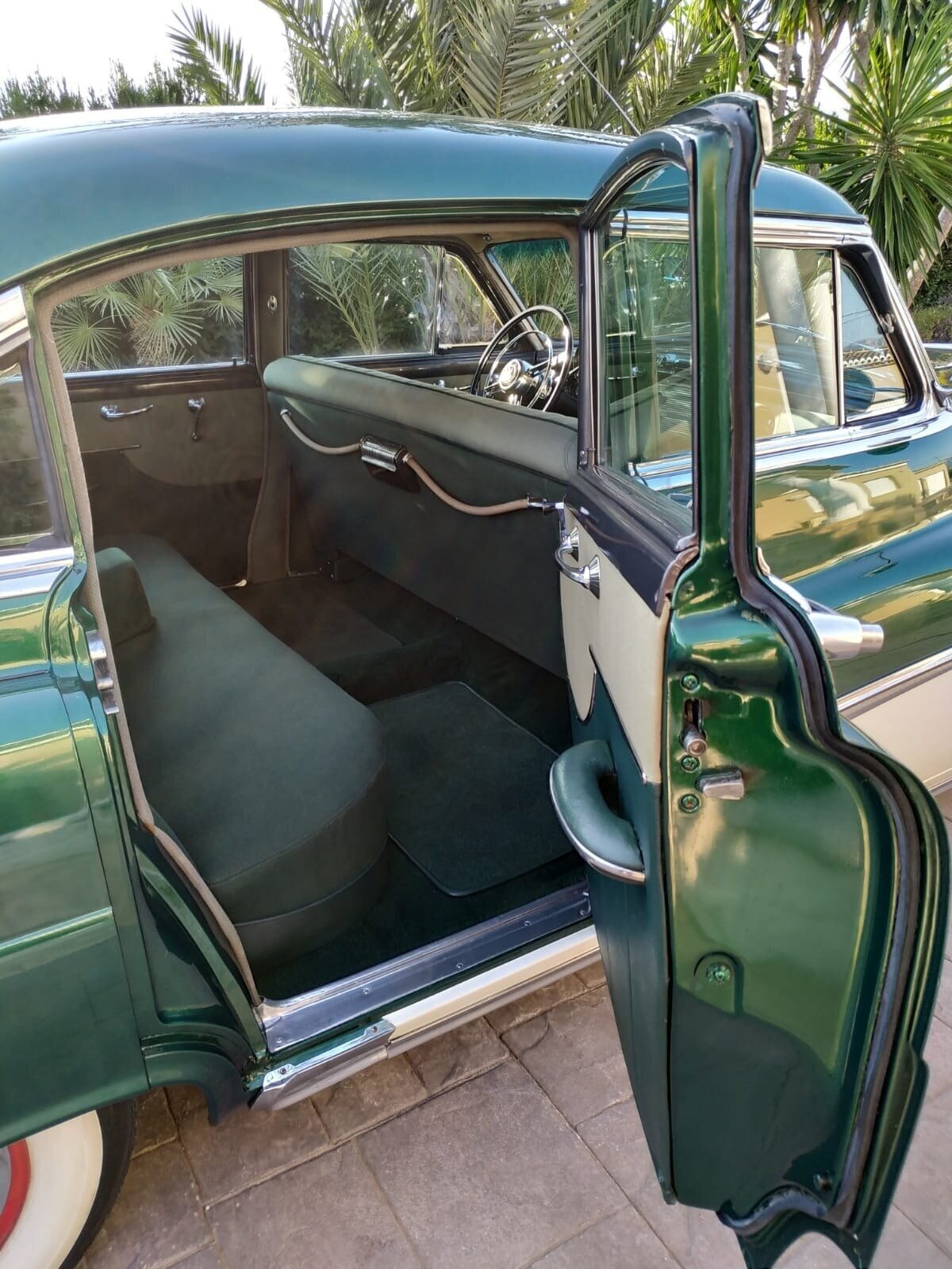 BUICK SUPER RIVIERA SEDAN 1952