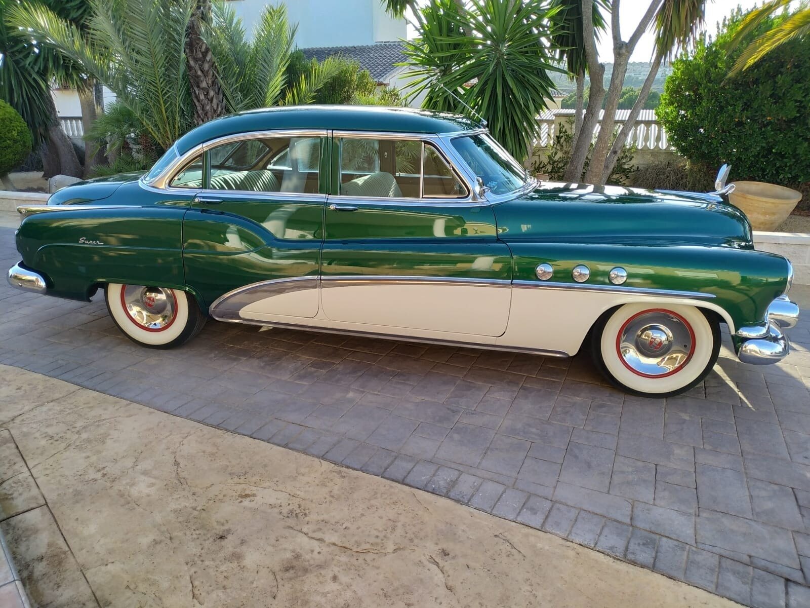 BUICK SUPER RIVIERA SEDAN 1952