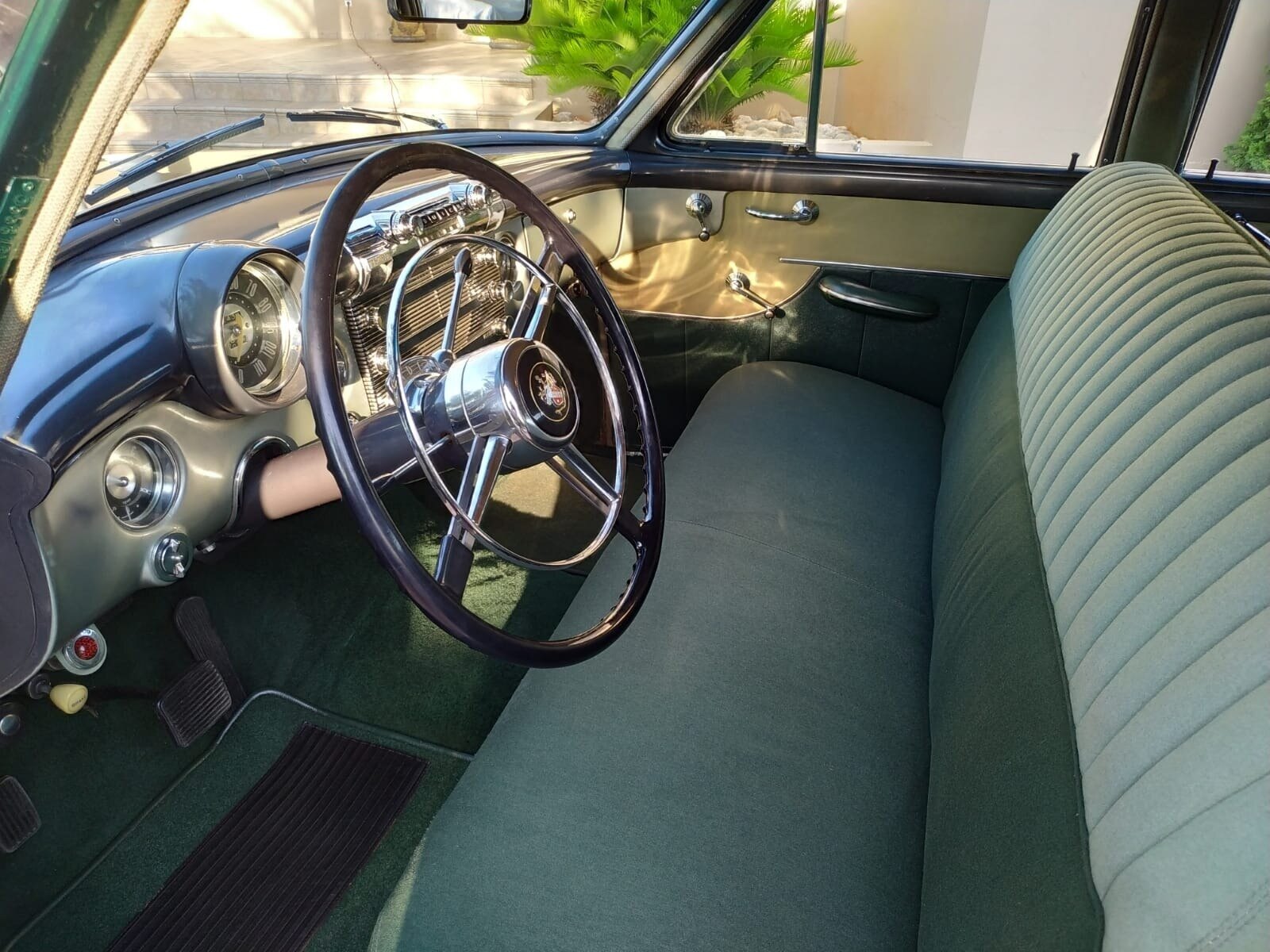 BUICK SUPER RIVIERA SEDAN 1952