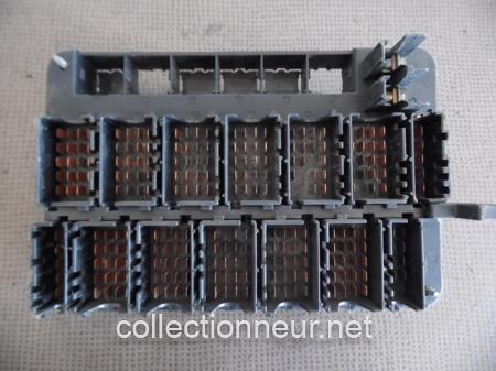 PLATINE PORTE FUSIBLES ET RELAIS 94461011000 PORSCHE 944-2